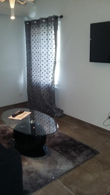 Appartement La Pomme D'Or LʼIsle-sur-la-Sorgue Exterior foto
